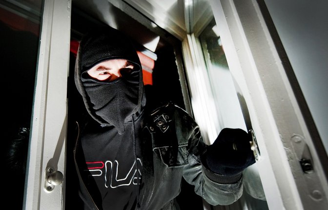 Weit kam der Einbrecher in Balingen nicht. Er wurde kurz nach der Tat festgenommen. (Symbolbild)<span class='image-autor'>Foto: dpa/Andreas Gebert</span>