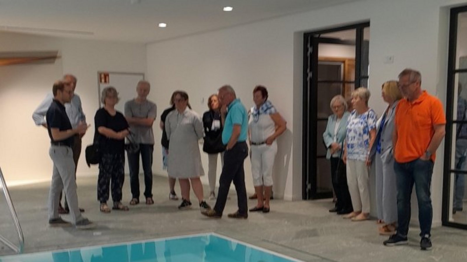 Rundgang durchs Hallenbad.  Foto: Filitz