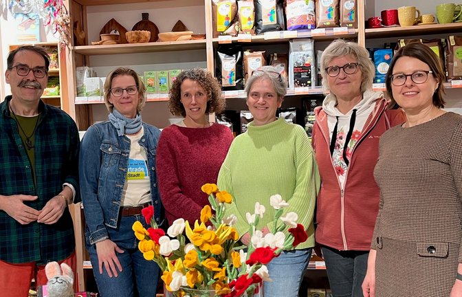 Sie treten in Vaihingen für den Fairen Handel ein (von links): Eugen Schütz, Saskia Rudnau, Andrea Nast, Viola Sternberger, Birgit Steinert und Cornelia Geidel.  <span class='image-autor'>Foto: pv</span>