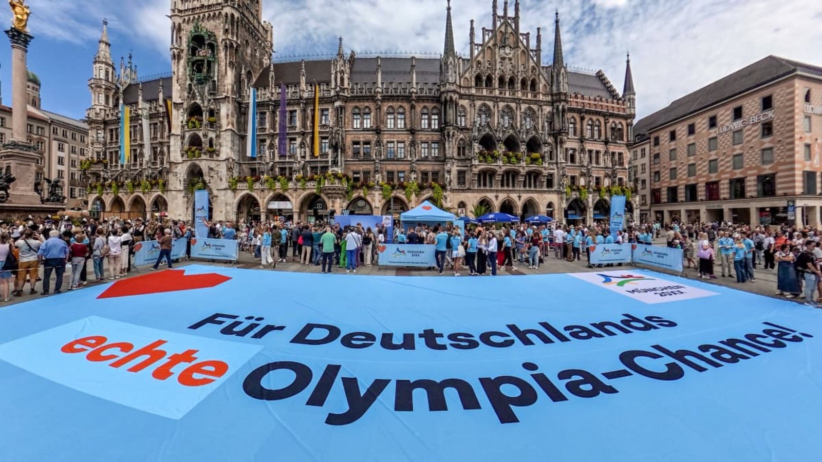 PR-Veranstaltung für die deutsche Olympia-Bewerbung vor dem Rathaus in München.IMAGO/Wolfgang Maria Weber PR-Veranstaltung für die deutsche Olympia-Bewerbung vor dem Rathaus in München.IMAGO/Wolfgang Maria Weber