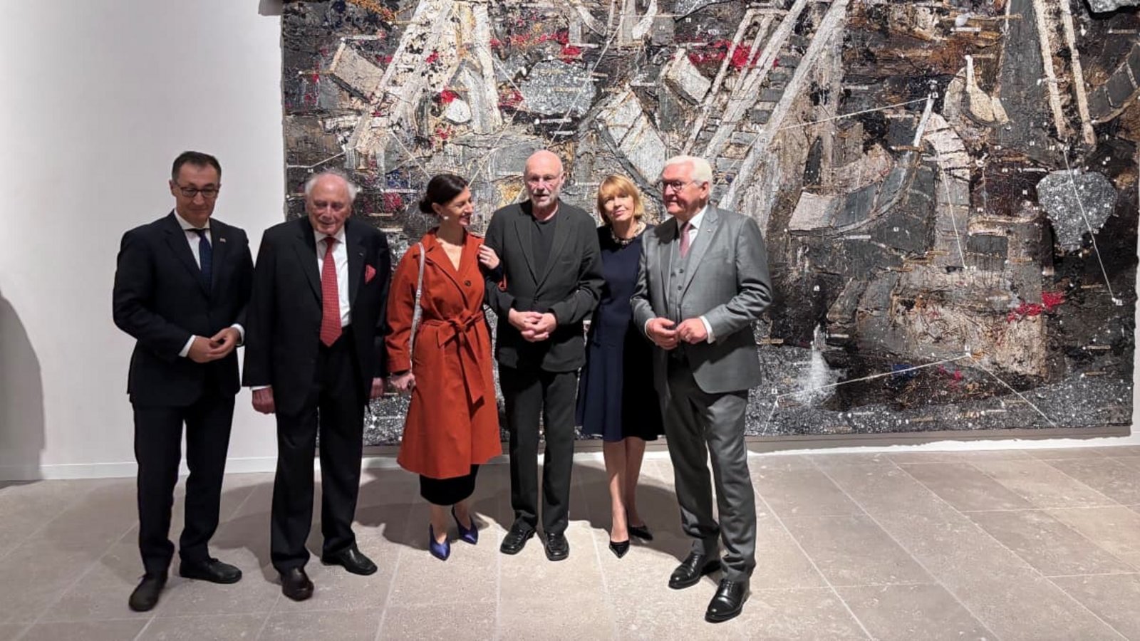 Rundgang in der Kunsthalle Würth in Schwäbisch Hall: (v.l.). Cem Özdemir, Reinhold Würth, Flavia Zaka, Anselm Kiefer, Elke Büdenbender, Frank-Walter SteinmeierJürgen Kanold