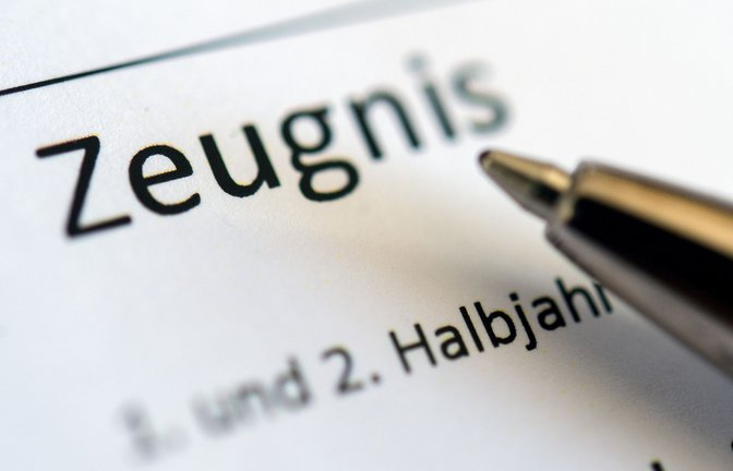 Das Zeugnis bildet den Leistungsstand fürs ganze Jahr ab.<span class='image-autor'>Foto: dpa/Sebastian Gollnow</span>