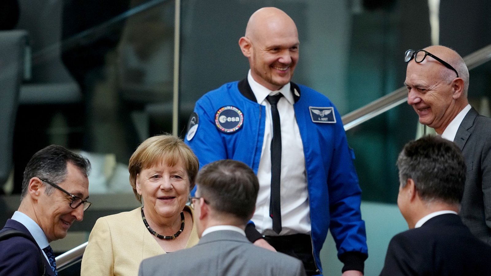 Alexander Gerst war während der Kanzlerwahl von Friedrich Merz auf der Besuchertribüne im Bundestag.Foto: Kay Nietfeld/dpa Alexander Gerst war während der Kanzlerwahl von Friedrich Merz auf der Besuchertribüne im Bundestag.Foto: Kay Nietfeld/dpa