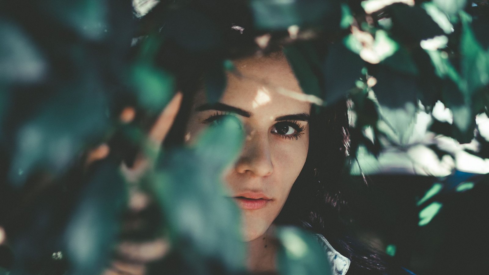 Das Ich ist eine dunkle See, ein tiefer Grund, von dem man nicht alles hervorholen und mit dem Partner teilen möchte.Foto: Unsplash/Allef Vinicius Das Ich ist eine dunkle See, ein tiefer Grund, von dem man nicht alles hervorholen und mit dem Partner teilen möchte.Foto: Unsplash/Allef Vinicius