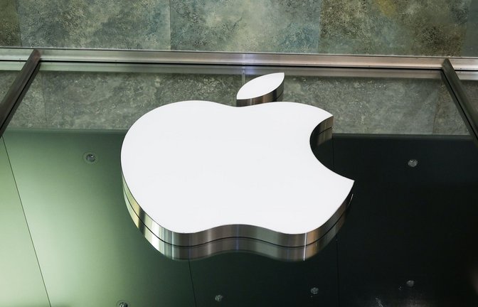 Die deutsche Medien- und Werbewirtschaft möchte Apple die App-Tracking-Abfrage auf iPhones durch das Bundeskartellamt untersagen lassen. (Archivbild)<span class='image-autor'>Foto: Christian Charisius/dpa</span>