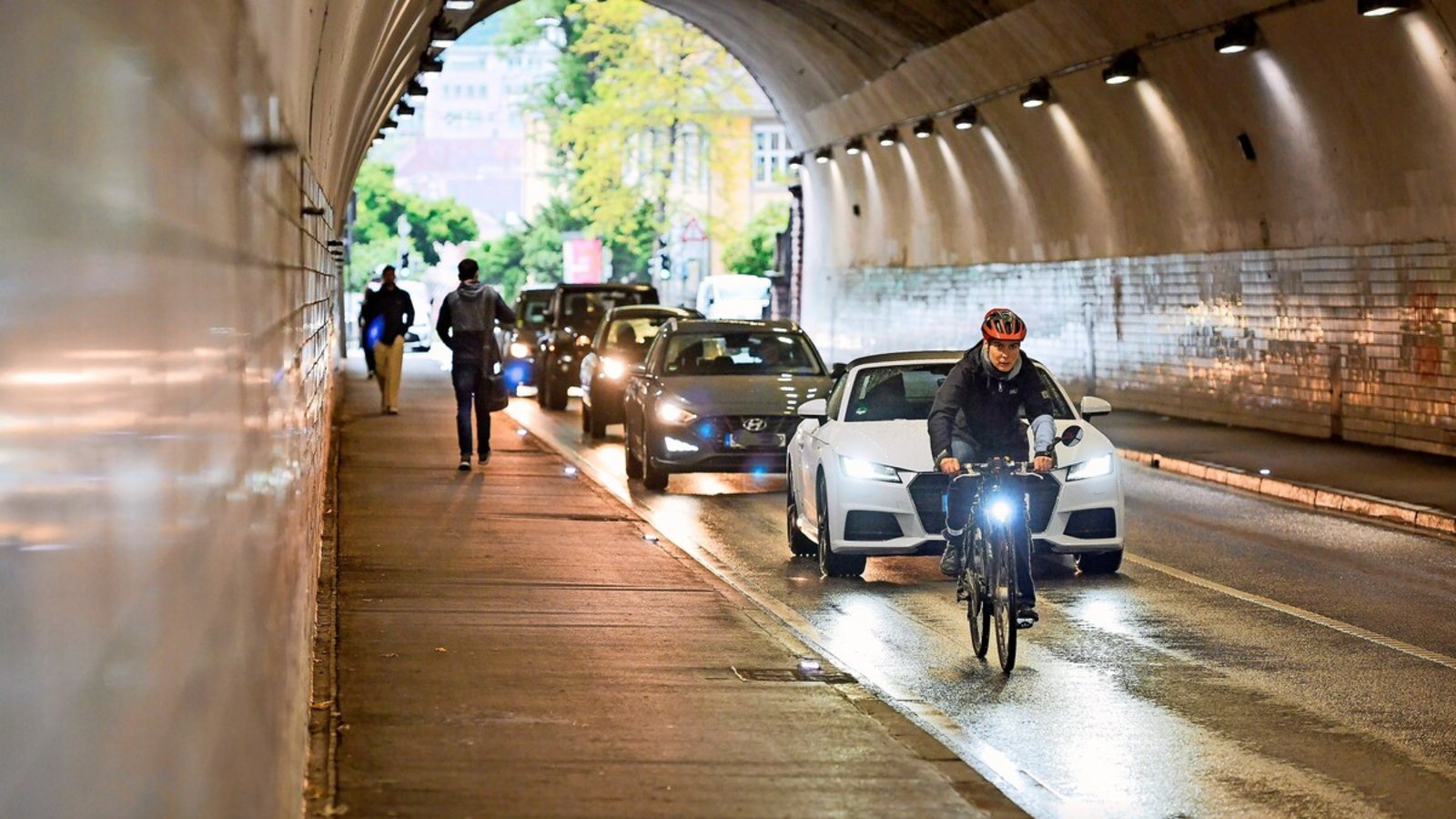 Von Stuttgart-Süd nach Stuttgart-West geht es bergauf, es bilden sich Schlangen hinter Radfahrern.Foto: Von Stuttgart-Süd nach Stuttgart-West geht es bergauf, es bilden sich Schlangen hinter Radfahrern.Foto: 