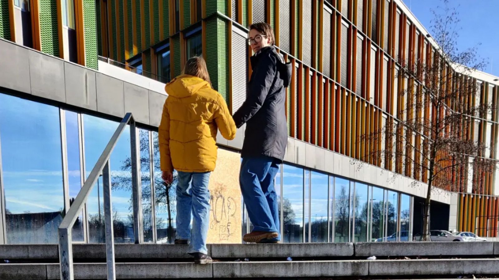 Auch die Dollinger Realschule in Biberach/Riß war indirekt vom Amokalarm betroffen. Dort harrten Schülerinnen und Schüler wie die Tochter unserer Autorin geschützt in abgeschlossenen Klassenzimmern aus.Foto: privat Auch die Dollinger Realschule in Biberach/Riß war indirekt vom Amokalarm betroffen. Dort harrten Schülerinnen und Schüler wie die Tochter unserer Autorin geschützt in abgeschlossenen Klassenzimmern aus.Foto: privat