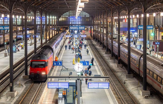 Im Bahnhof Basel SBB ist für einige Züge aus Deutschland frühzeitig Schluss.<span class='image-autor'>Foto: IMAGO/Zoonar</span>