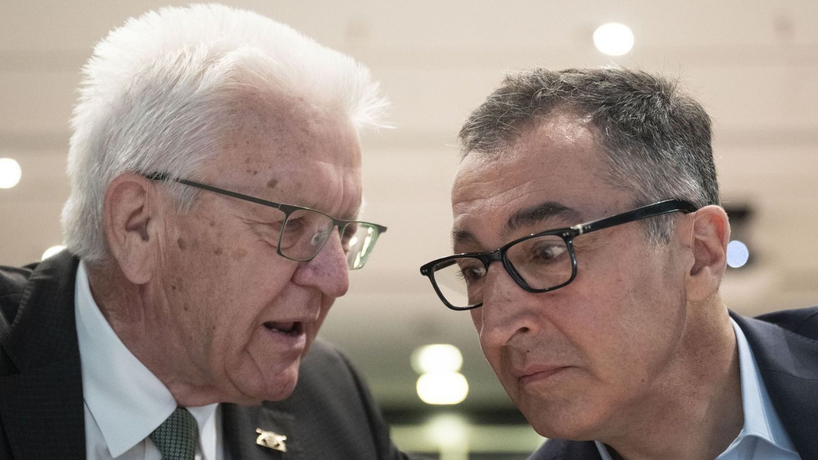 Statt Winfried Kretschmann (links) gratuliert künftig Cem Özdemir den Jubilaren im Land.Foto: dpa Statt Winfried Kretschmann (links) gratuliert künftig Cem Özdemir den Jubilaren im Land.Foto: dpa