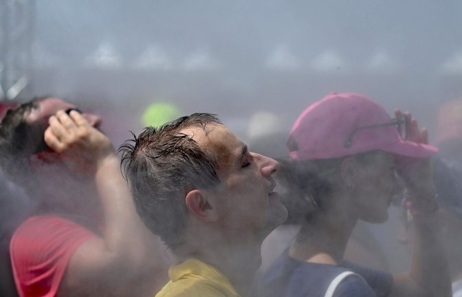 Bei den Olympischen Spielen in Paris werden Zuschauer und Athleten mit Sprühnebel abgekühlt.<span class='image-autor'>Foto: dpa/Sebastian Kahnert</span>