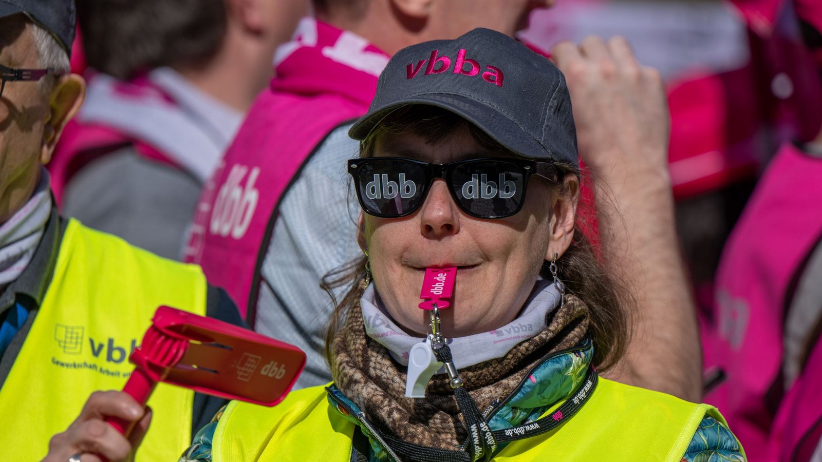 Abgepfiffen: die Tarifrunde im öffentlichen Dienst der Länder ist nach dem Durchbruch am Samstag beendet.Foto: dpa/Monika Skolimowska Abgepfiffen: die Tarifrunde im öffentlichen Dienst der Länder ist nach dem Durchbruch am Samstag beendet.Foto: dpa/Monika Skolimowska