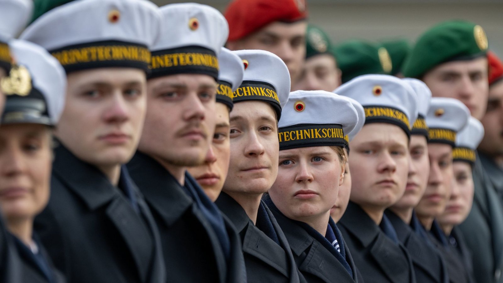 Auch künftig nur was für Freiwillige: die Bundeswehr, hier Soldaten während eines öffentlichen Gelöbnisses.Foto: dpa/Stefan Sauer Auch künftig nur was für Freiwillige: die Bundeswehr, hier Soldaten während eines öffentlichen Gelöbnisses.Foto: dpa/Stefan Sauer