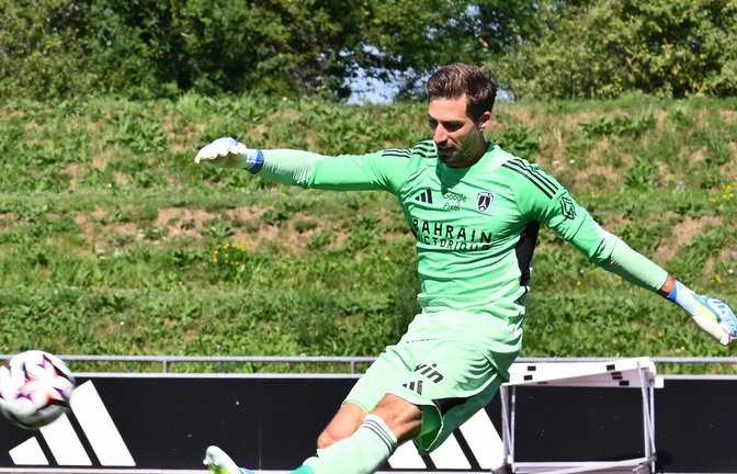 Als Torwart auch stark am Ball: Kevin Trapp bei einem Testspiel zwischen Paris und Fürth<span class='image-autor'>Foto: imago/Wolfgang Zink</span>