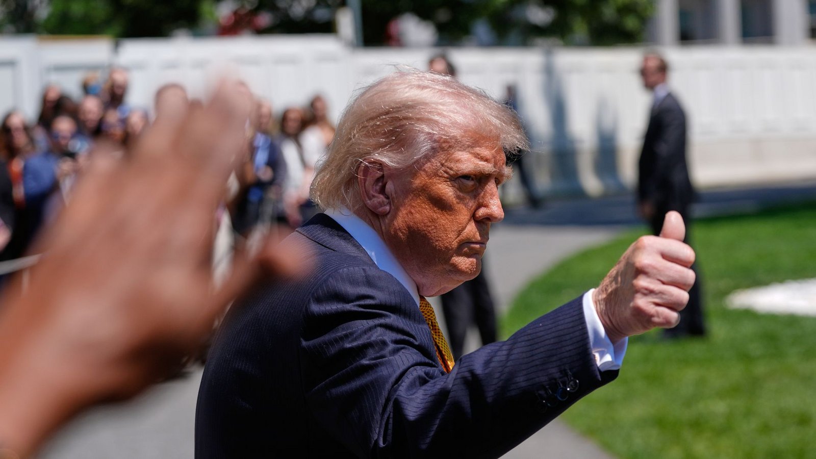 Trump drängte seine Parteikollegen zu Neuzuschnitten. (Archivbild)Foto: Manuel Balce Ceneta/AP/dpa