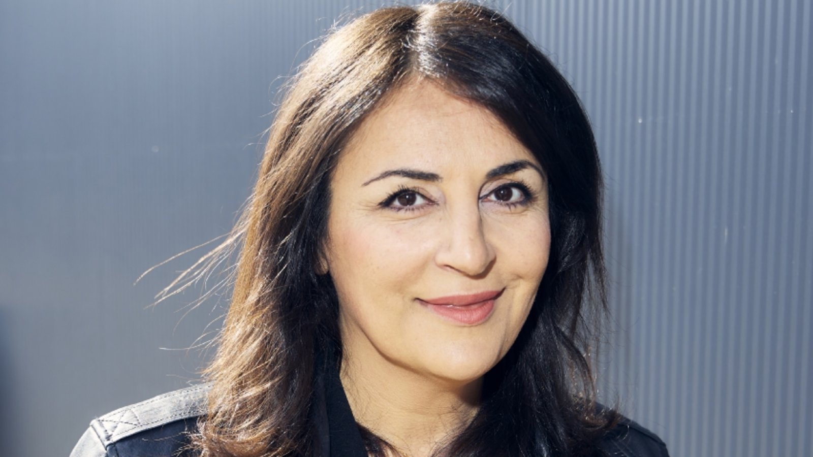 Düzen Tekkal spricht in Pforzheim über Parallelen zwischen Rechtsradikalismus und religiösem Extremismus.  Foto: Wenninger