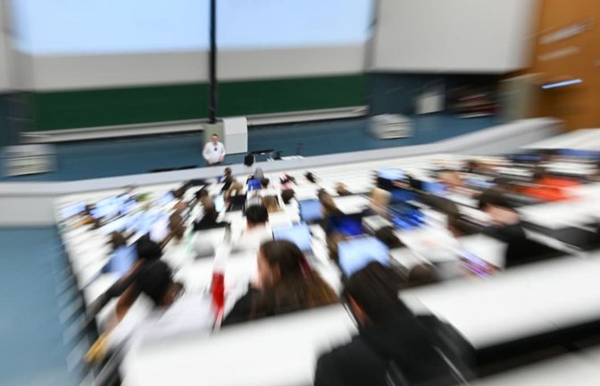 Wegen des Verdachts auf Betrug und Urkundenfälschung ermittelt die Staatsanwaltschaft gegen einen Professor der Universität Tübingen (Symbolfoto).<span class='image-autor'>Bernd Weißbrod/dpa</span>