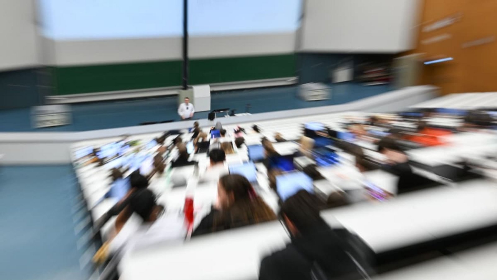Wegen des Verdachts auf Betrug und Urkundenfälschung ermittelt die Staatsanwaltschaft gegen einen Professor der Universität Tübingen (Symbolfoto).Bernd Weißbrod/dpa Wegen des Verdachts auf Betrug und Urkundenfälschung ermittelt die Staatsanwaltschaft gegen einen Professor der Universität Tübingen (Symbolfoto).Bernd Weißbrod/dpa