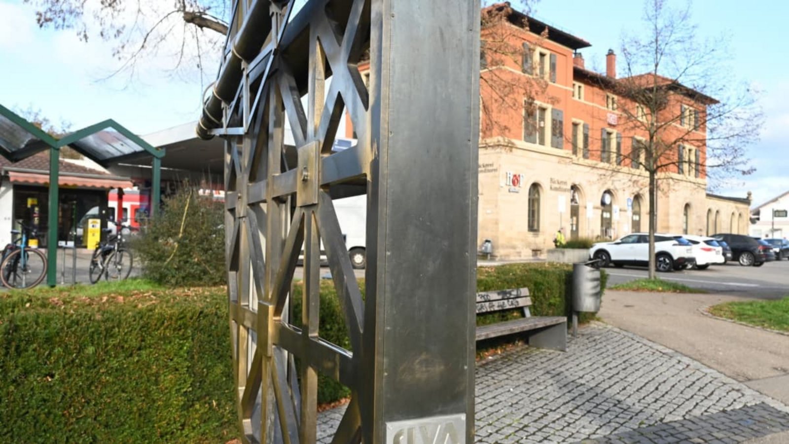 Die beiden Männer hatten sich wohl gezielt in der Nähe des Bahnhofs verabredet (Symbolbild).Werner Kuhnle (Archiv) Die beiden Männer hatten sich wohl gezielt in der Nähe des Bahnhofs verabredet (Symbolbild).Werner Kuhnle (Archiv)
