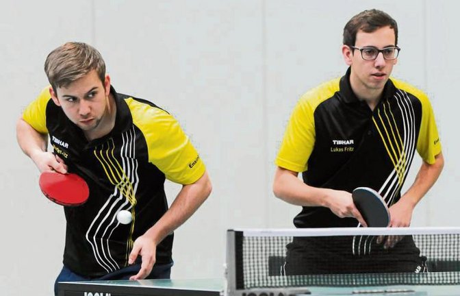 Martin und Lukas Fritz (von links) sicherten dem TSV Ensingen mit ihrem Sieg im Entscheidungsdoppel gegen den TSV Münchingen den ersten Punkt der Saison. Foto: Archiv/Leitner