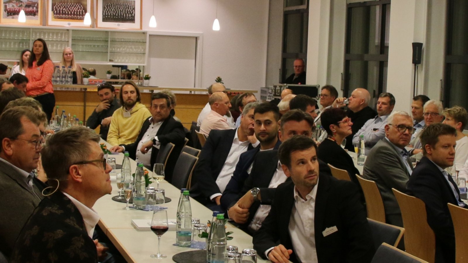 Oberbürgermeister Uwe Skrzypek bei der Begrüßung zum 19. Vaihinger Wirtschaftsgespräch. Foto: Bögel