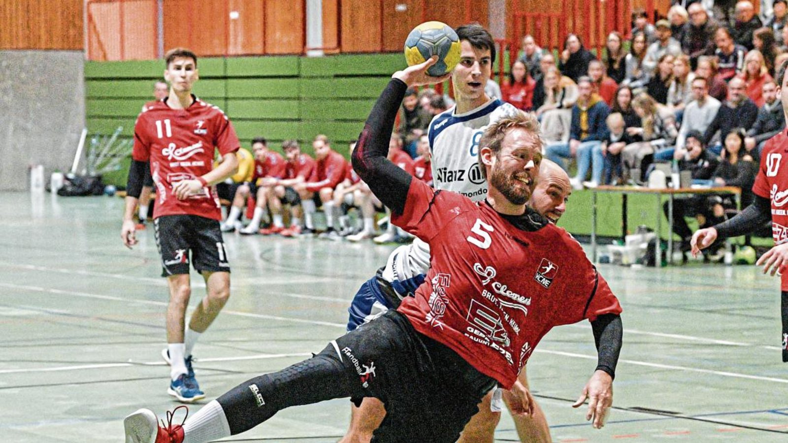 Matthias Schwarz (rechts) hängt seine Handballschuhe an den Nagel, bleibt aber Sportlicher Leiter des HC Metter-Enz. Foto: Leitner Matthias Schwarz (rechts) hängt seine Handballschuhe an den Nagel, bleibt aber Sportlicher Leiter des HC Metter-Enz. Foto: Leitner