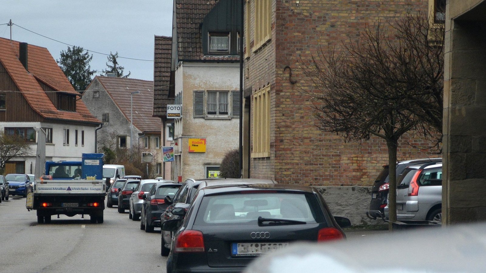 Die Parksituation in der Vaihinger Straße ist schon seit Jahren angespannt. Foto: Stahlfeld Die Parksituation in der Vaihinger Straße ist schon seit Jahren angespannt. Foto: Stahlfeld