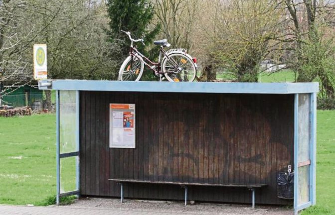 In Horrheim werden die Parkplätze für Fahrräder knapp. Wir improvisieren. Entdeckt von Andreas Arning.