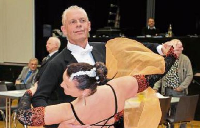 Klaus und Heike Weber haben den Aufstieg in die A-Klasse, die zweithöchste Klasse im Turniertanz, geschafft. Foto: privat