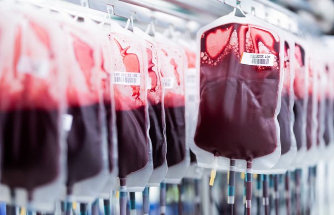 In Baden-Württemberg und Hessen werden täglich rund 3.000 Blutspenden benötigt.<span class='image-autor'>Rolf Vennenbernd/dpa</span>