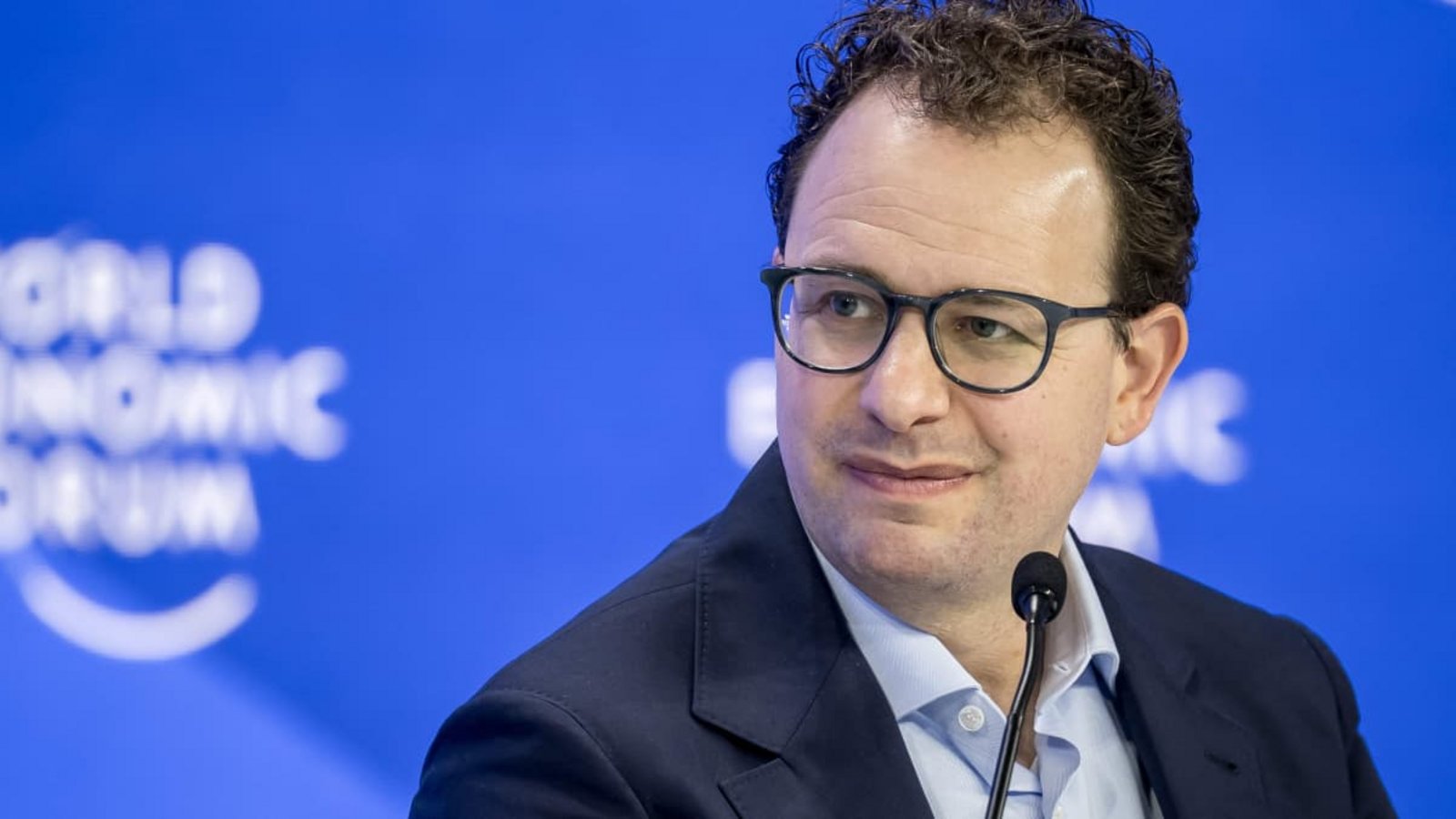 Anthropic-Chef Dario Amodei fordert Regeln für die Entwicklung von KI-Modellen. Die EU liefert dafür mit dem AI-Act eine Art Blaupause.Fabrice Coffrini /afp