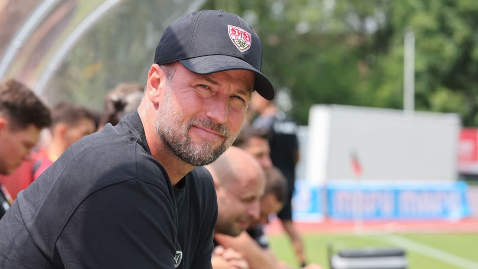 Der VfB-Trainer Sebastian Hoeneß blickt auf das nächste Testspiel der Stuttgarter - es geht gegen Paris FC.Baumann/Hansi Britsch