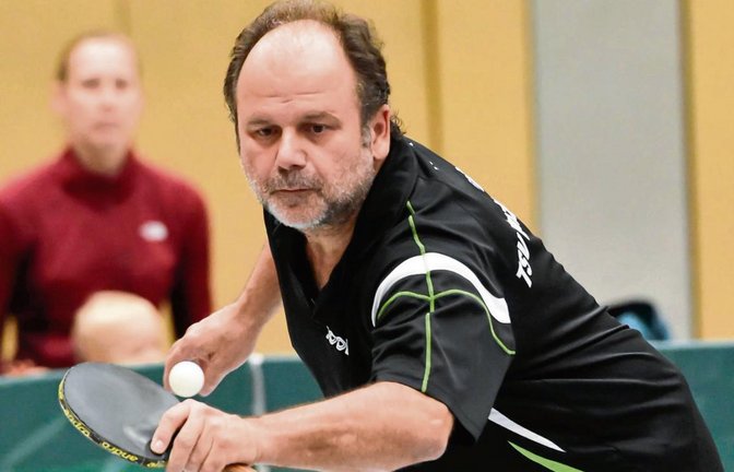 Enzweihingens Anton Stavridis hielt sich gegen Gündelbach schadlos. Er steuerte einen Doppel- und einen Einzelpunkt bei. Sein zweites Match musste er nicht mehr spielen. Foto: Archiv/Leitner