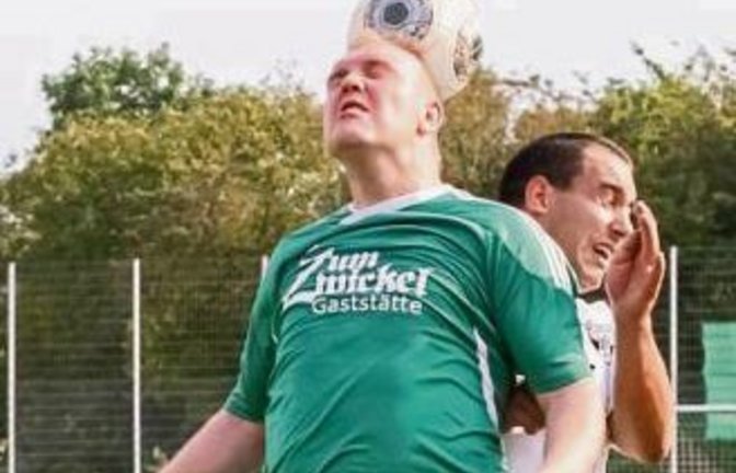 Sascha Burger (vorne) ist Iptingens Top-Torjäger. Auch in der Vorbereitung netzte er in drei Spielen dreimal ein. Foto: Simecek