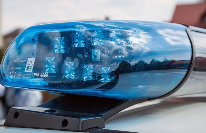 Die Polizei ermittelt wegen des Verdachts der Körperverletzung gegen den Fahrgast. Symbolbild: VKZ
