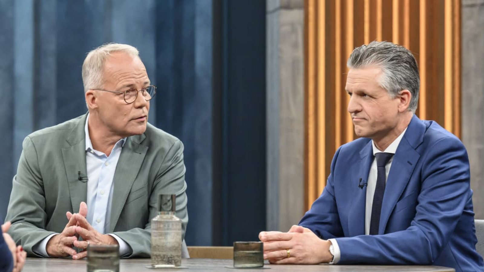 In der Polit-Talkshow waren am Sonntagabend die Bundestagsabgeordneten Matthias Miersch (links), Vorsitzender der SPD-Bundestagsfraktion, und Thorsten Frei, Vorsitzender der CDU/CSU-Bundestagsfraktion zu Gast.IMAGO/HMB-Media In der Polit-Talkshow waren am Sonntagabend die Bundestagsabgeordneten Matthias Miersch (links), Vorsitzender der SPD-Bundestagsfraktion, und Thorsten Frei, Vorsitzender der CDU/CSU-Bundestagsfraktion zu Gast.IMAGO/HMB-Media