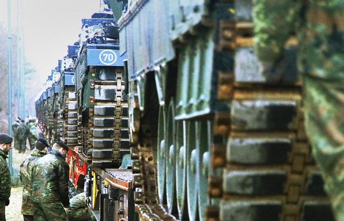 Nach ihrer Rückkehr aus Litauen entladen Soldaten des Hardheimer Panzerbataillons 363 in Tauberbischofsheim ihre Leopard 2.<span class='image-autor'>Foto: &nbsp;</span>