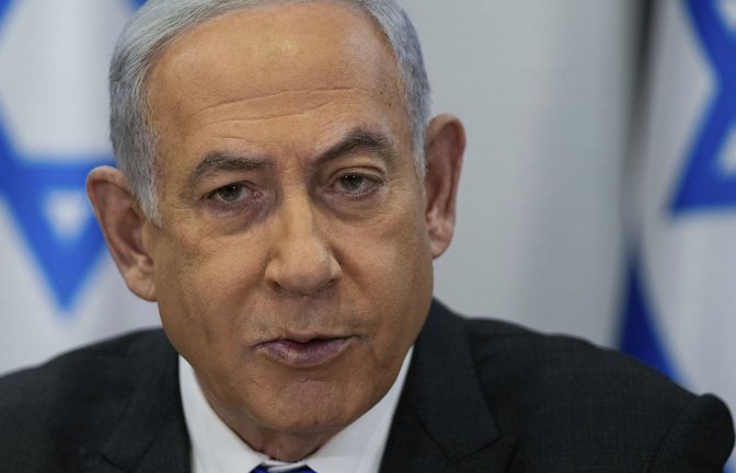 Benjamin Netanjahu erklärte, dass Israel für den tödlichen Angriff auf die Helfer verantwortlich sei.<span class='image-autor'>Foto: dpa/Ohad Zwigenberg</span>