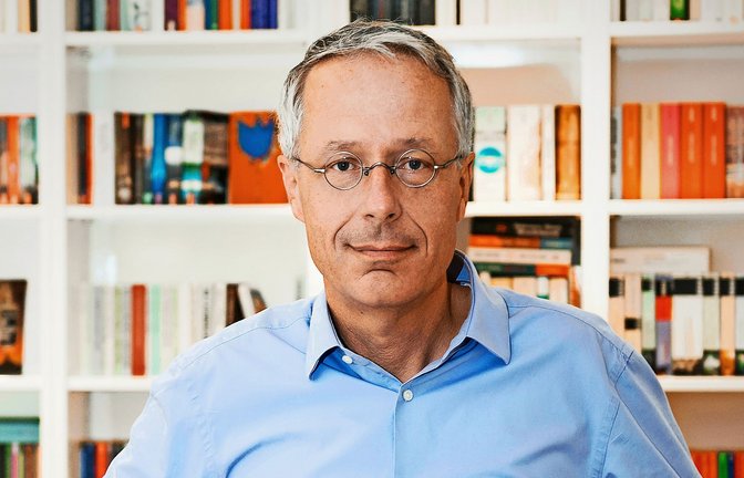 Matthias Grüb in seinem Verlagsräumen<span class='image-autor'>Foto: Daniel Schoenen</span>