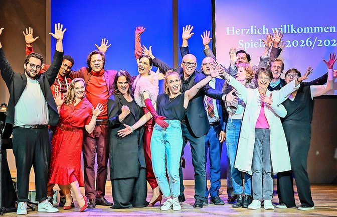 Vorfreude auf die kommende Saison: das Ensemble der Schauspielbühnen<span class='image-autor'>Foto: Tobias Metz</span>