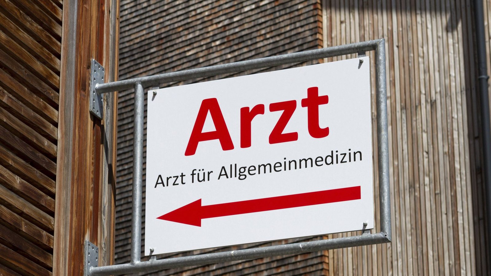 Arztpraxen in Baden-Württemberg meldeten sich am Mittwoch zu Fortbildungen ab.Foto: imago images//Ernst Weingartner