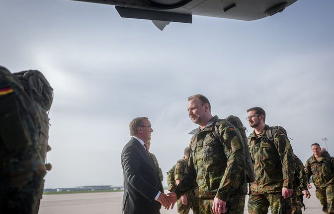 Verteidigungsminister Pistorius verabschiedet das Vorkommando der Brigade Litauen.<span class='image-autor'>Foto: dpa/Kay Nietfeld</span>