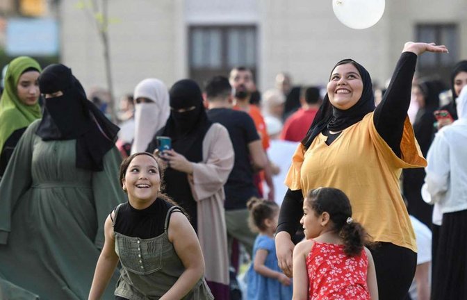 Muslime auf der ganzen Welt feiern das Fest des Fastenbrechens Eid al-Fitr. Das Fest markiert das Ende des heiligen Fastenmonats Ramadan.<span class='image-autor'>Foto: Archiv/Ahmed Hasan/AFP</span>