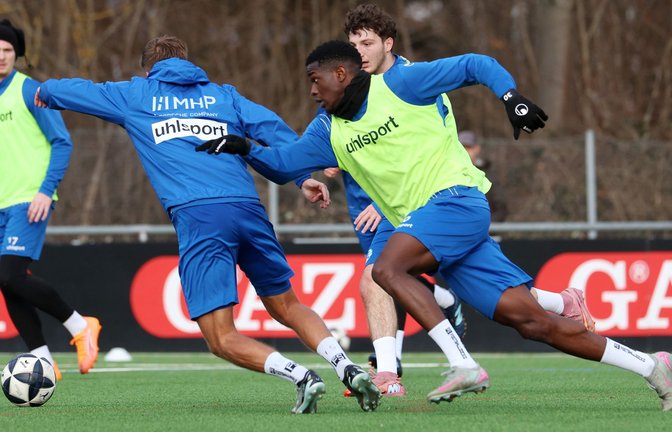Neuzugang Abdoulie Mboob (re.) ist mit vollem Elan bei der Sache.<span class='image-autor'>Foto: Baumann/Julia Rahn</span>