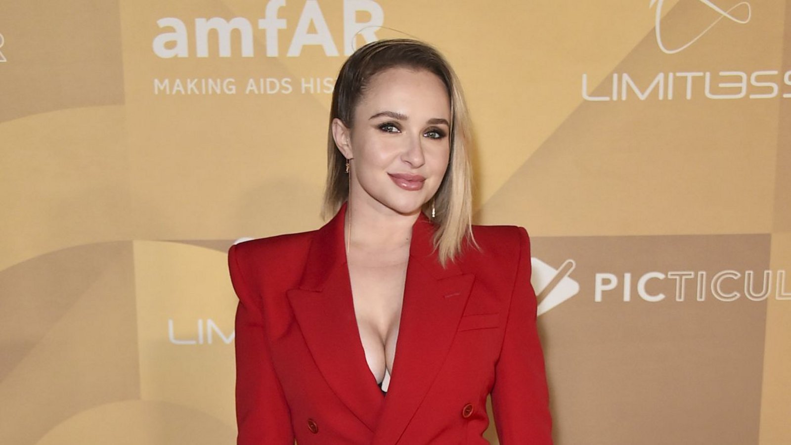 In einem kurzen roten Kleid posierte Schauspielerin Hayden Panettiere für die Kameras.Foto: dpa/Jordan Strauss In einem kurzen roten Kleid posierte Schauspielerin Hayden Panettiere für die Kameras.Foto: dpa/Jordan Strauss