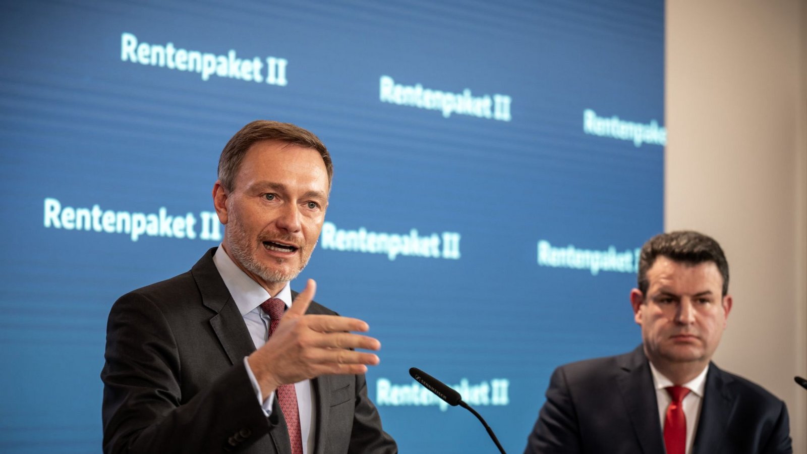 Finanzminister Christian Lindner (FDP) und Arbeitsminister Hubertus Heil (SPD, re.)Foto: dpa/Michael Kappeler