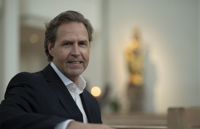 Oliver Hans führt die Caritas-Stiftung Stuttgart seit einem Jahr.<span class='image-autor'>Foto: Lichtgut/Leif Piechowski</span>