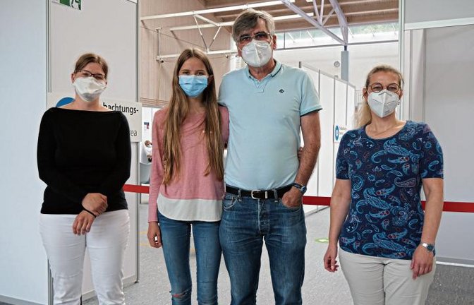 Impfen für Kinder ab zwölf Jahren? Christine Gorgs, Lavinia Heinz, Ralf Heinz und Miriam Mayer (von links) können es nur empfehlen.  Foto: Friedrich