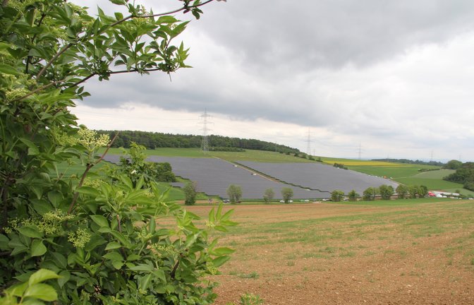 Neben vier Windkraftanlagen ist zwischen Sachsenheim und Hohenhaslach auch ein Solarpark geplant. Symbolbild: Banholzer