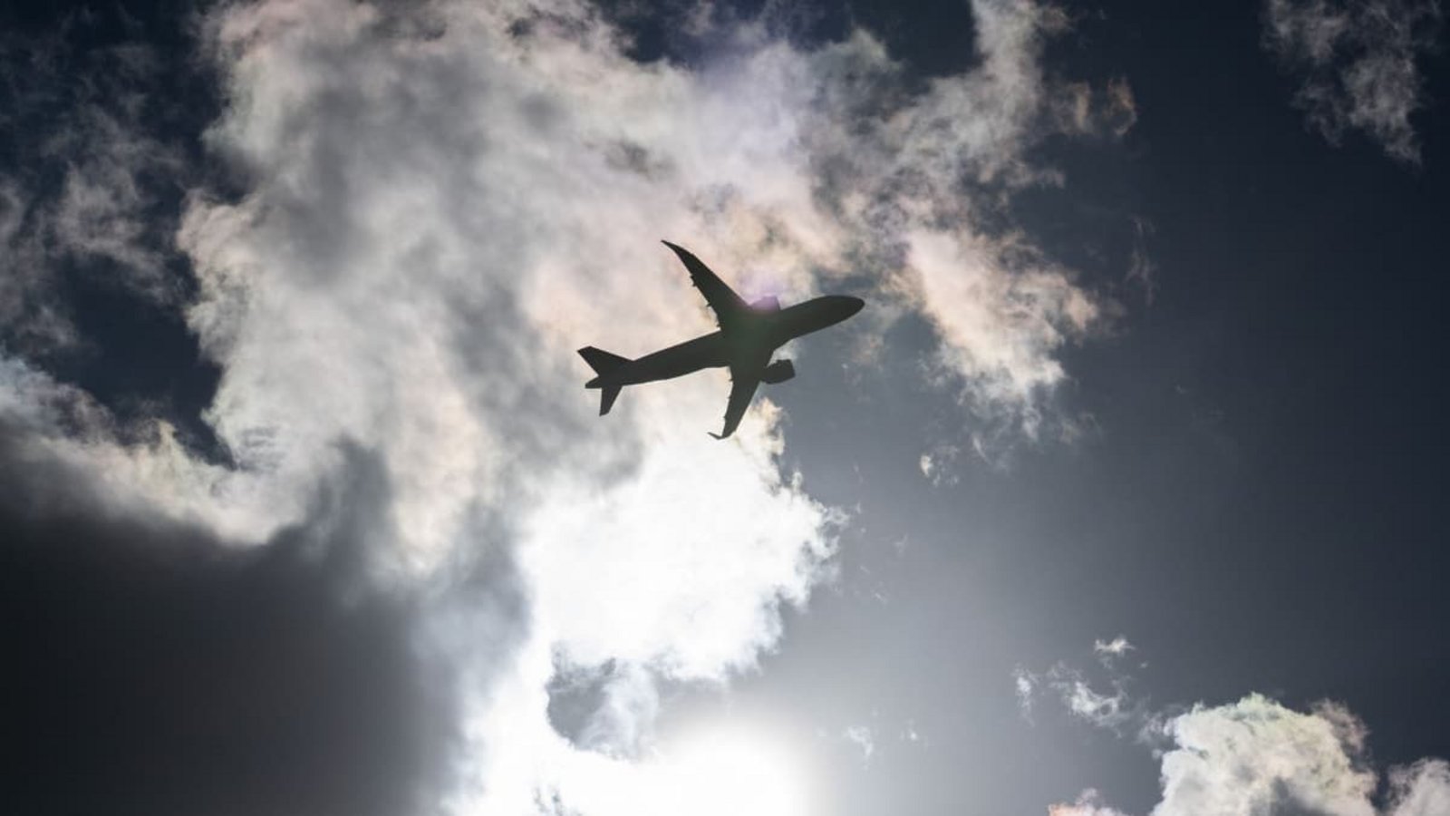 Schock über den Wolken (Symbolbild).Boris Roessler/dpa Schock über den Wolken (Symbolbild).Boris Roessler/dpa