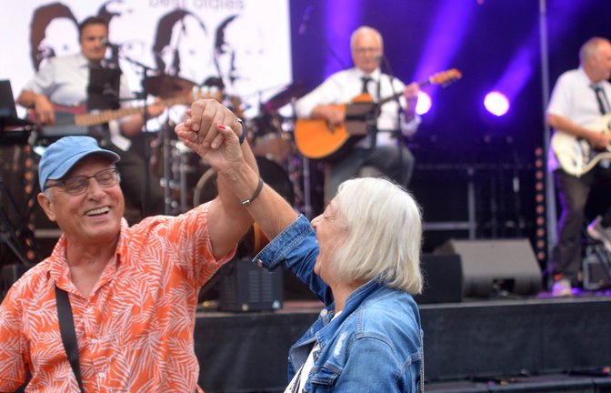 Pure Lebensfreude: Zum Auftakt der SommerevEnz 2026 spielt die Band For Life. <span class='image-autor'>Fotos: Stahlfeld</span>